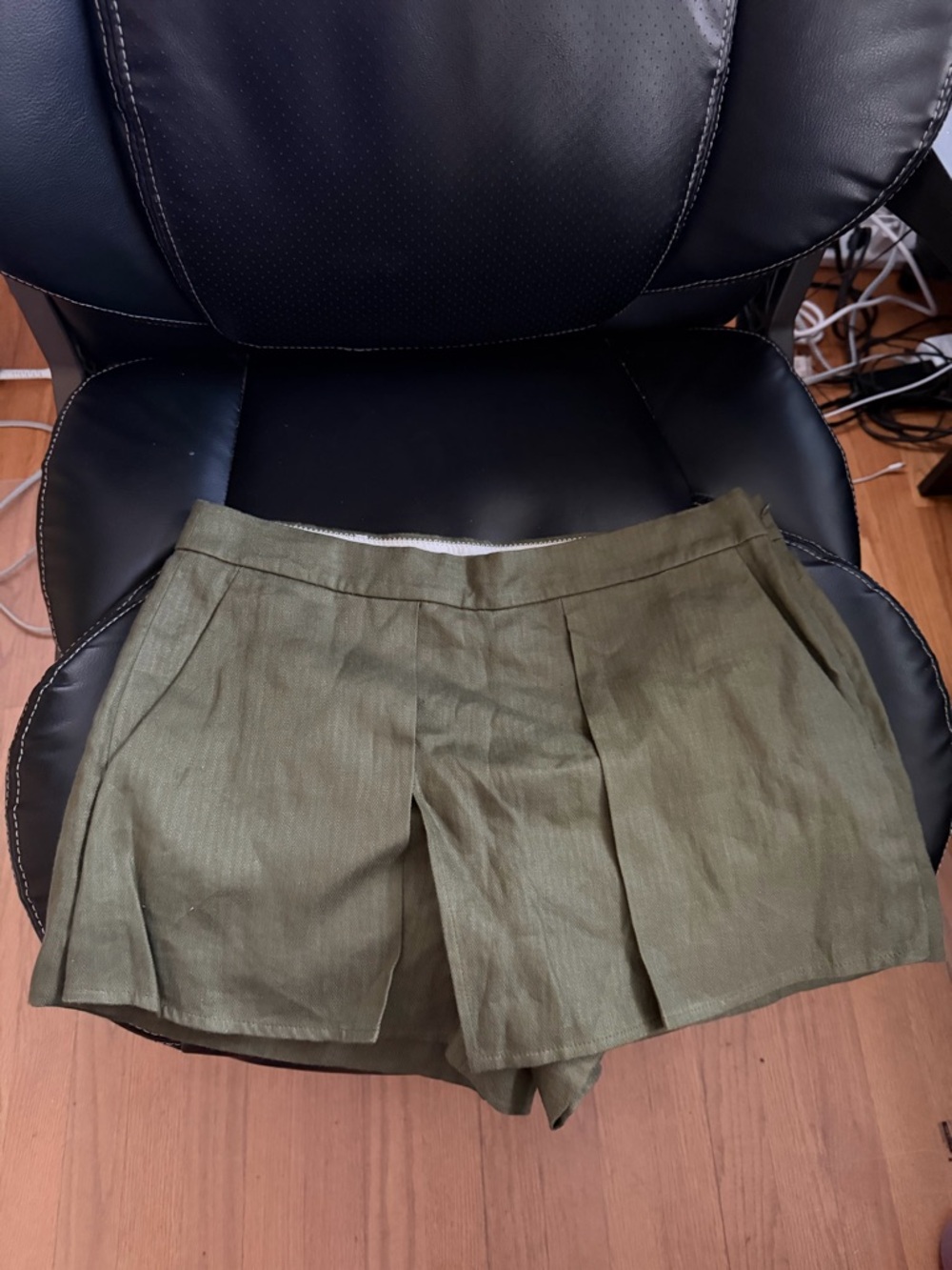 J. Crew Olive Green Pleated 100%  Linen Women’s Shorts With Pockets